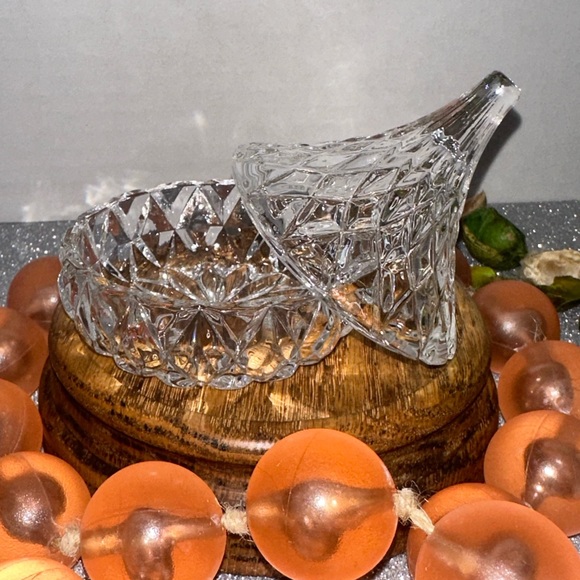 SCENT UNLEASHED LLC, HAND POURED  SCENTED CANDLES LED CRYSTAL TEA LIGHT HOLDER. - Picture 4 of 5